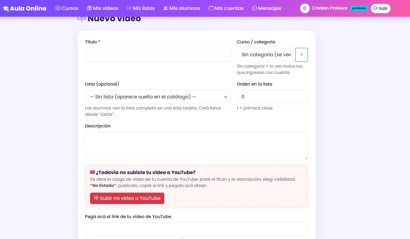 Foto de profesor de una plataforma educativa desarrollada por Ayuda Digital
